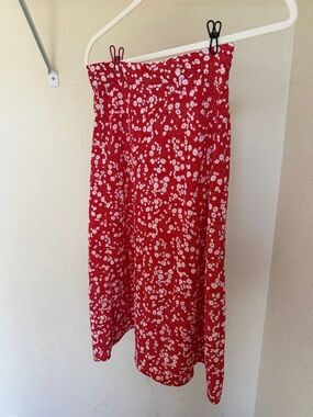 Red and white flower skirt with slit